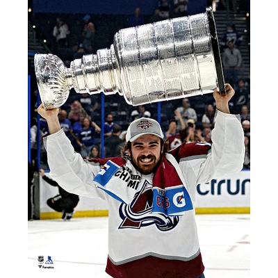 Alex Newhook, champion de la Coupe Stanley 2022 non signé par l'Avalanche du Colorado