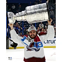 Alex Newhook, champion de la Coupe Stanley 2022 non signé par l'Avalanche du Colorado