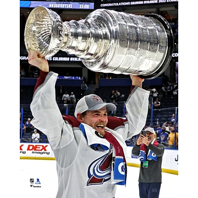 Artturi Lehkonen Colorado Avalanche Photographie non signée des champions de la coupe Stanley 2022 soulevant