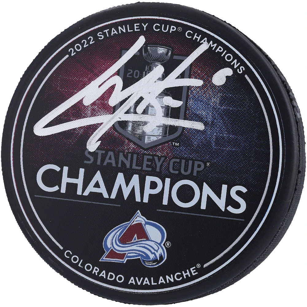 Rondelle de hockey autographiée par Cale Makar, champion de la Coupe Stanley 2022 de l'Avalanche du Colorado
