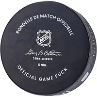 Rondelle de jeu officielle Inglasco 2022-23 autographiée par Cale Makar Colorado Avalanche