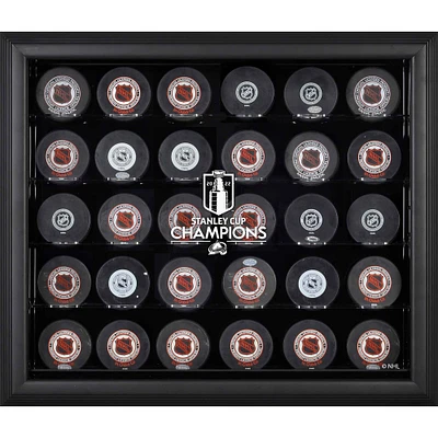 Vitrine de présentation avec cadre noir pour 30 rondelles et logo des champions de la Coupe Stanley 2022 de l'Avalanche du Colorado