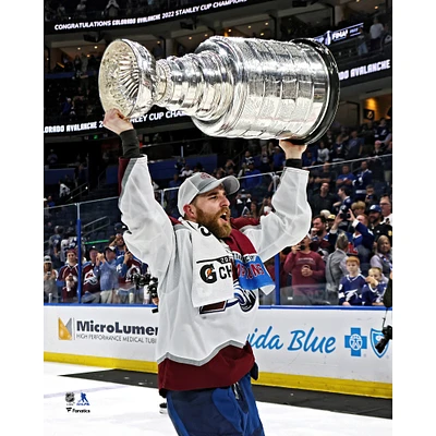 Devon Toews, champion de la Coupe Stanley 2022 non signé par l'Avalanche du Colorado
