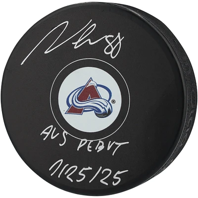 Rondelle de hockey autographiée par Martin Necas de l'Avalanche du Colorado avec l'inscription « Avs Debut 1/25/25 »