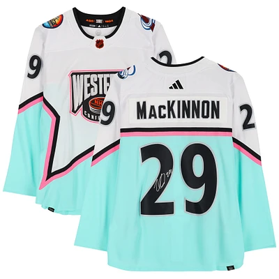 Maillot adidas authentique autographié par Nathan MacKinnon du Colorado Avalanche lors du match des étoiles de la LNH 2023