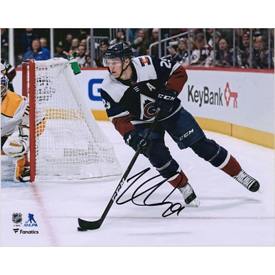 Nathan MacKinnon Colorado Avalanche dédicacé 8" x 10" Photographie de patinage en jersey bleu marine