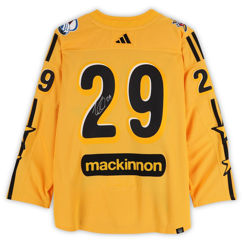 Maillot authentique adidas jaune autographié par Nathan MacKinnon Colorado Avalanche pour le match des étoiles 2024