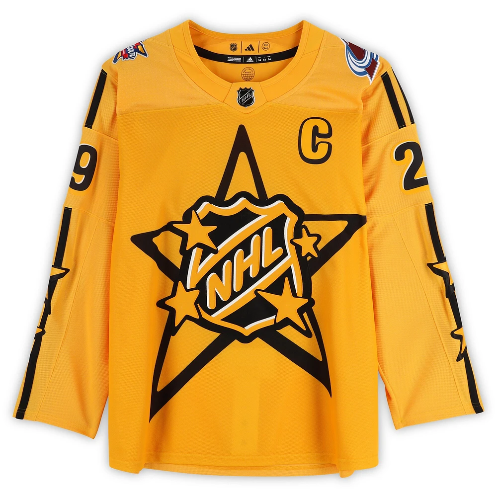 Maillot authentique adidas jaune autographié par Nathan MacKinnon Colorado Avalanche pour le match des étoiles 2024