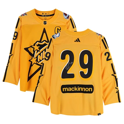 Maillot authentique adidas jaune autographié par Nathan MacKinnon Colorado Avalanche pour le match des étoiles 2024