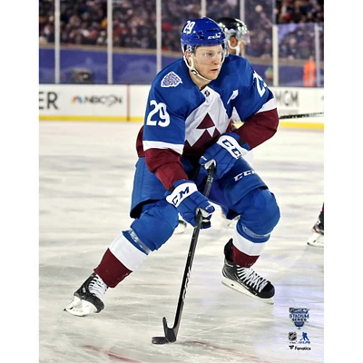 Photographie non signée de Nathan MacKinnon l'Avalanche du Colorado lors la série NHL Stadium Series 2020