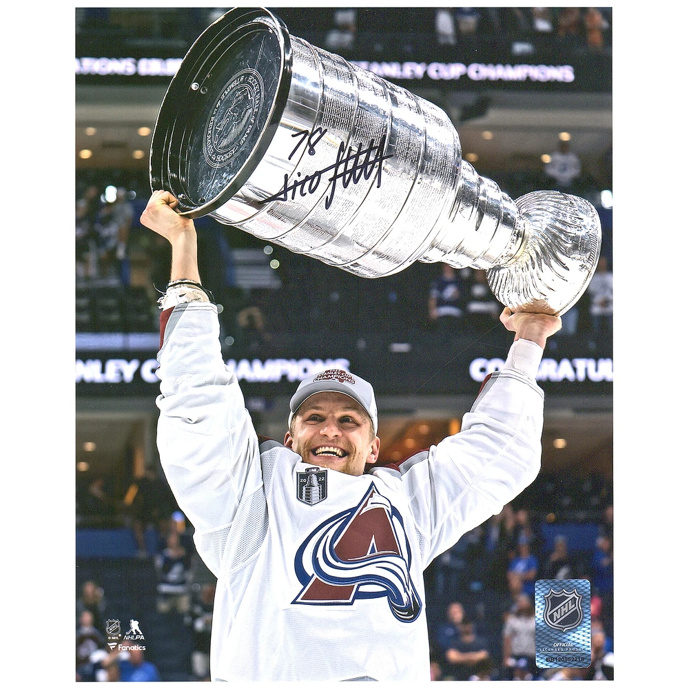 Photographie autographiée de Nico Sturm Colorado Avalanche, champion de la Coupe Stanley 2022, 8" x 10"