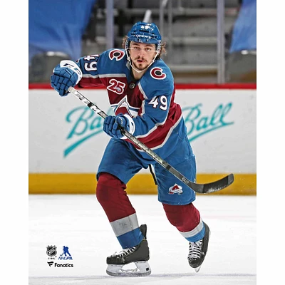 Maillot marron non signé de Samuel Girard Colorado Avalanche Passing Puck contre St. Louis Blues Photographie