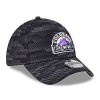 Men's New Era Black Colorado Rockies 2025 MLB Clubhouse 39THIRTY Flex Hat