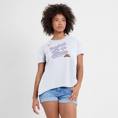 T-shirt Nike blanc Colorado Rockies 2025 City Connect pour femme, fluide et performant, à trois mélanges