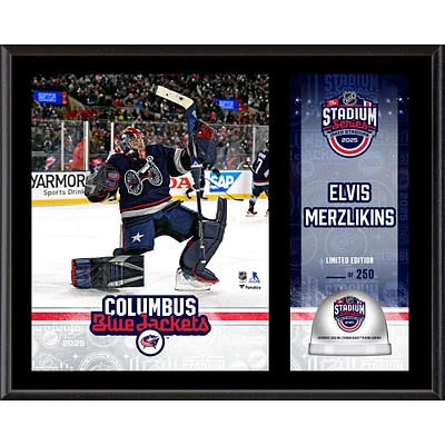 Plaque sublimée de la série Stadium Series 2025 de la LNH avec glace utilisée lors du match, 12" x 15" d'Elvis Merzlikins des Blue Jackets de Columbus - Édition limitée à 250 exemplaires