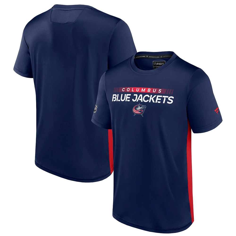 T-shirt Columbus Blue Jackets Authentic Pro Rink Tech Fanatics pour hommes bleu marine/rouge