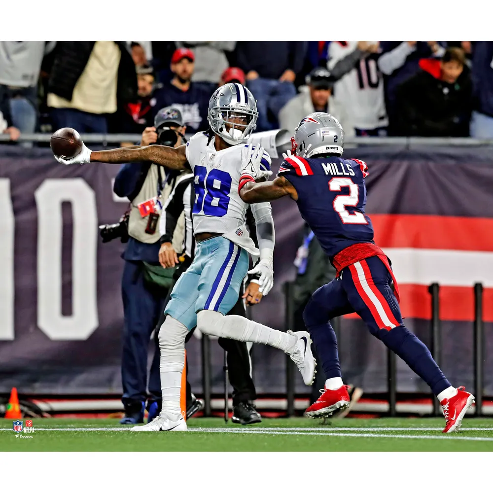 CeeDee Lamb of the Dallas Cowboys celebrates his reception against