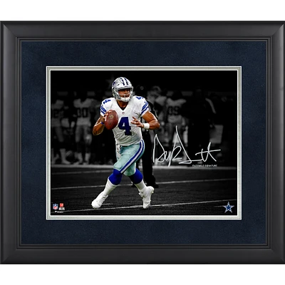 Dak Prescott Dallas Cowboys Photographie Spotlight encadrée 11"x 14" - Signature en fac-similé