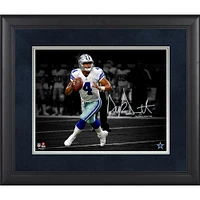 Dak Prescott Dallas Cowboys Photographie Spotlight encadrée 11"x 14" - Signature en fac-similé