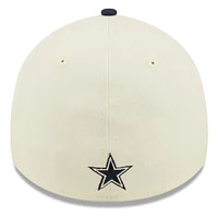 Casquette 39THIRTY Flex 2 tons pour homme New Era crème/bleu marine Dallas Cowboys 2022 Sideline