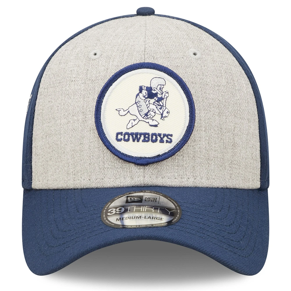 Casquette 39THIRTY Historic Flex pour homme des Dallas Cowboys 2022 Sideline New Era gris chiné/bleu marine