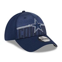 Casquette Flex Fit 39THIRTY pour homme New Era, bleu marine Dallas Cowboys 2023 NFL Training Camp