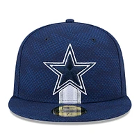 Casquette ajustée 59FIFTY New Era pour hommes des Dallas Cowboys 2024 Sideline bleu marine