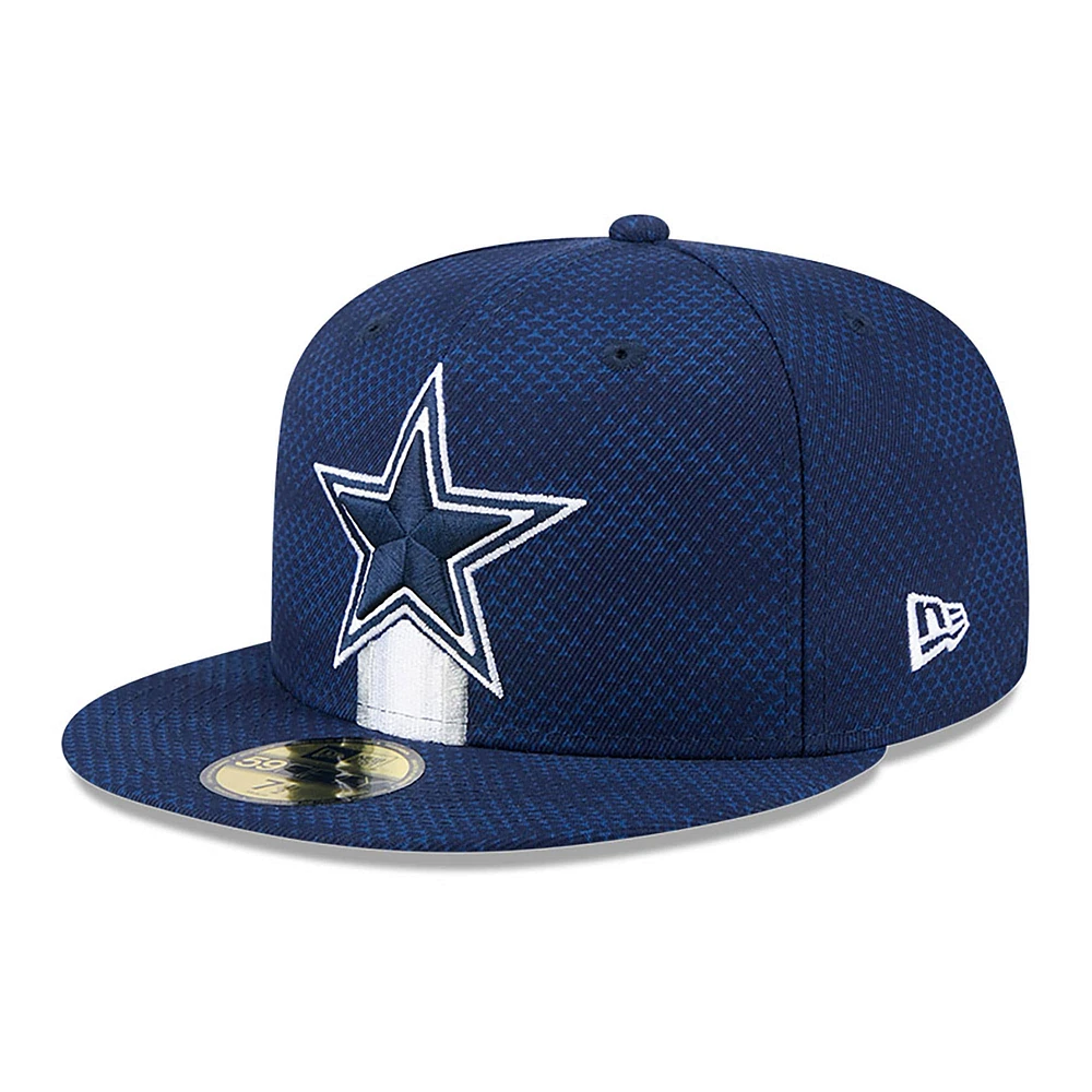 Casquette ajustée 59FIFTY New Era pour hommes des Dallas Cowboys 2024 Sideline bleu marine