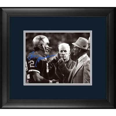 Photographie encadrée autographiée de 8" x 10" de Roger Staubach des Cowboys de Dallas en train de parler avec Landry