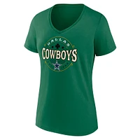 T-shirt vert à col en V Fanatics pour femmes des Cowboys de Dallas Lucky Celtic