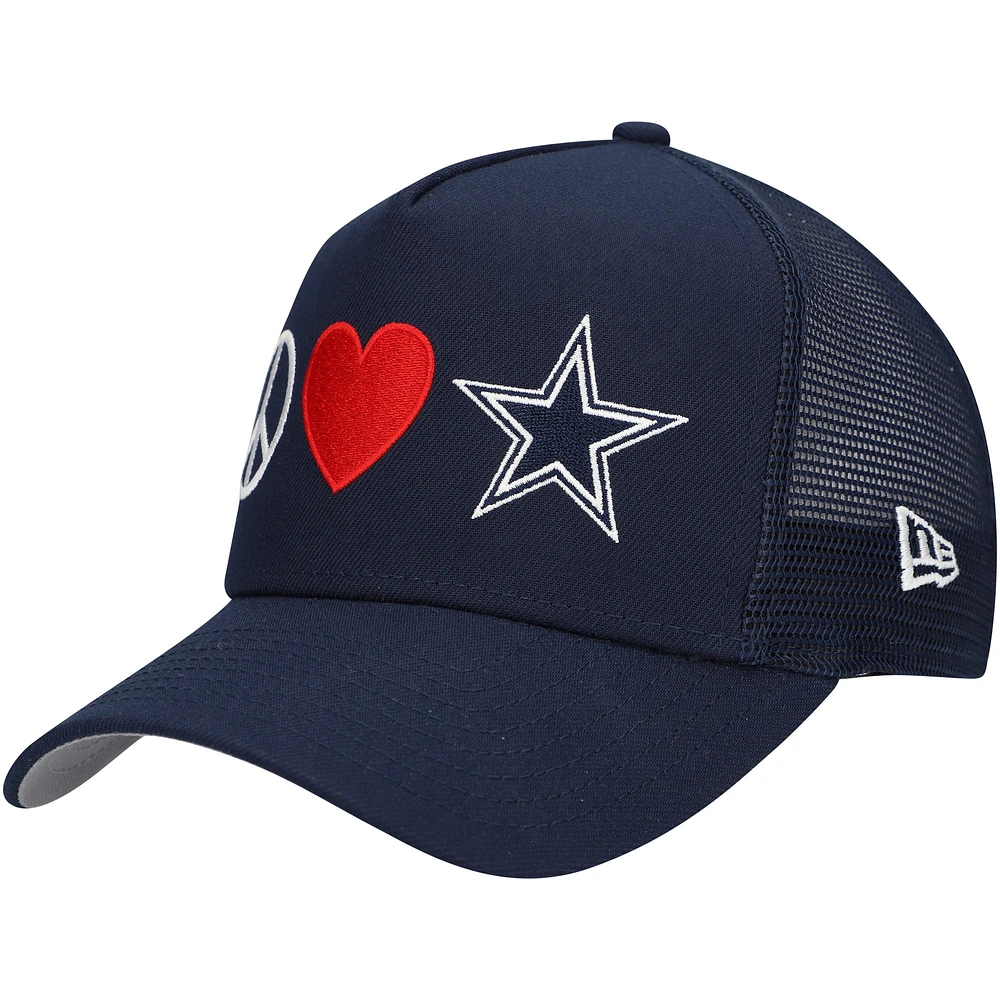 Casquette ajustable Peace & Love Trucker 9FORTY bleu marine pour femme des Cowboys de Dallas de New Era