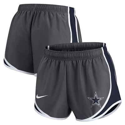 Short Performance Tempo taille plus Nike Dallas Cowboys pour femme avec logo anthracite