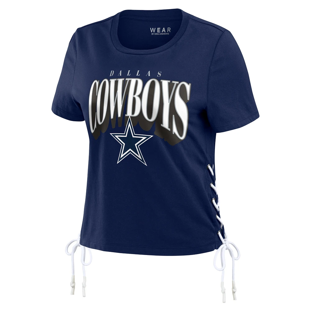 WEAR by Erin Andrews T-shirt court modeste à lacets sur le côté des Cowboys de Dallas bleu marine pour femmes