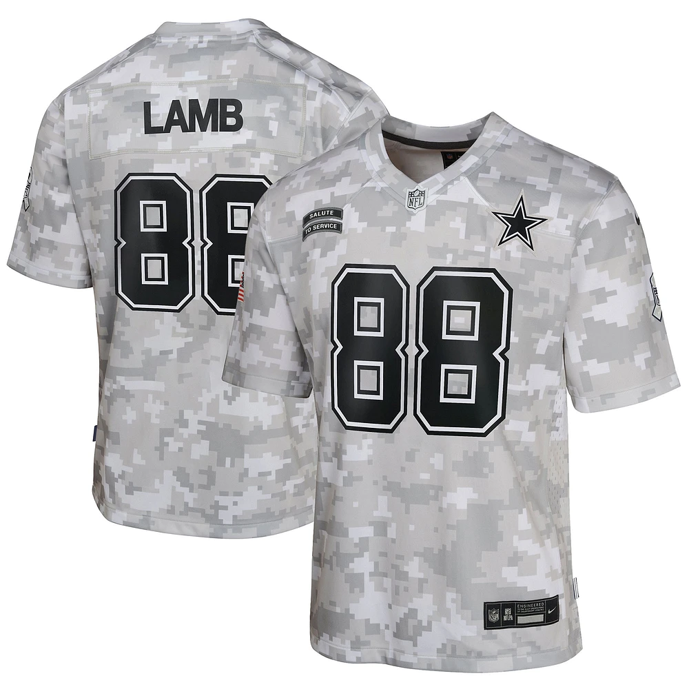 Maillot de match Salute to Service 2024 des Cowboys Dallas Nike CeeDee Lamb Arctic Camo pour jeune