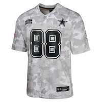 Maillot de match Salute to Service 2024 des Cowboys Dallas Nike CeeDee Lamb Arctic Camo pour jeune