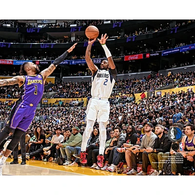 Photographie non signée de Kyrie Irving lors du match tir entre les Dallas Mavericks et Lakers