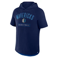 T-shirt à capuche raglan bleu marine Dallas Mavericks Fanatics pour homme