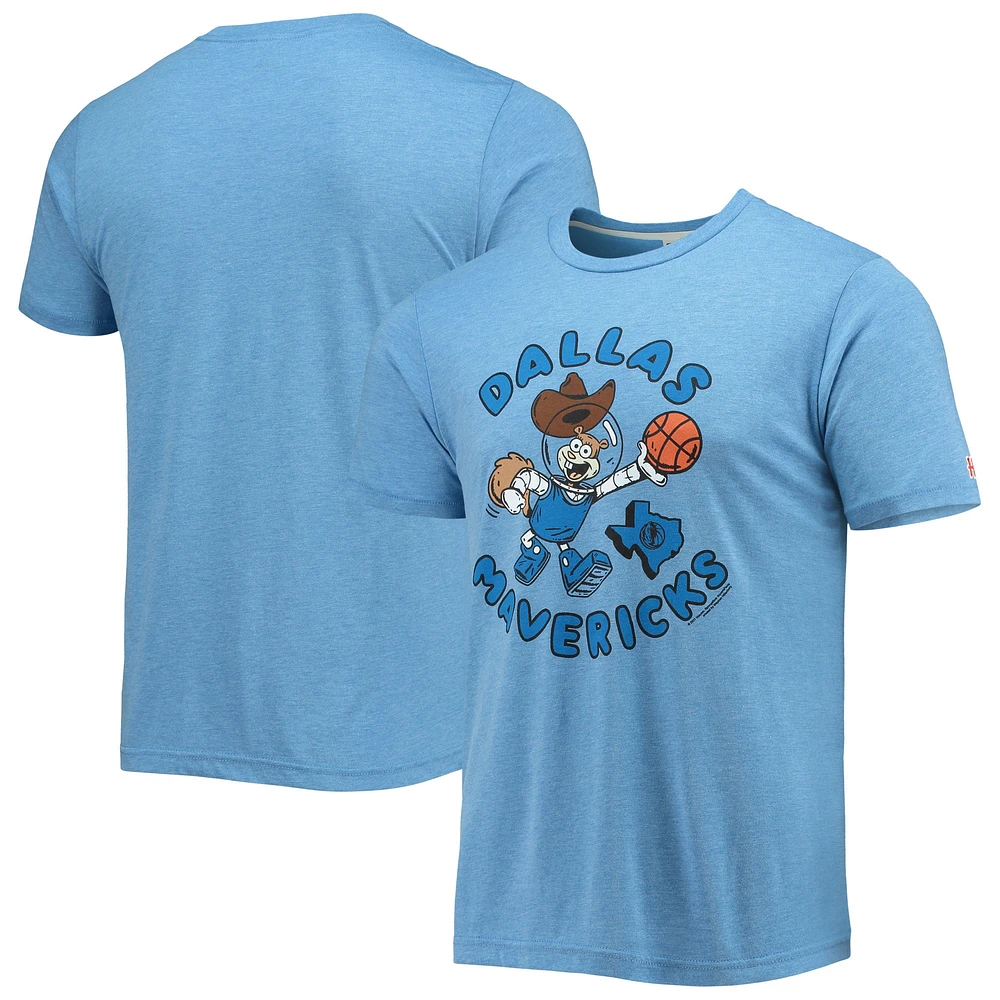 T-shirt à trois mélanges Homage Light Blue Dallas Mavericks NBA x Spongebob Collab pour homme