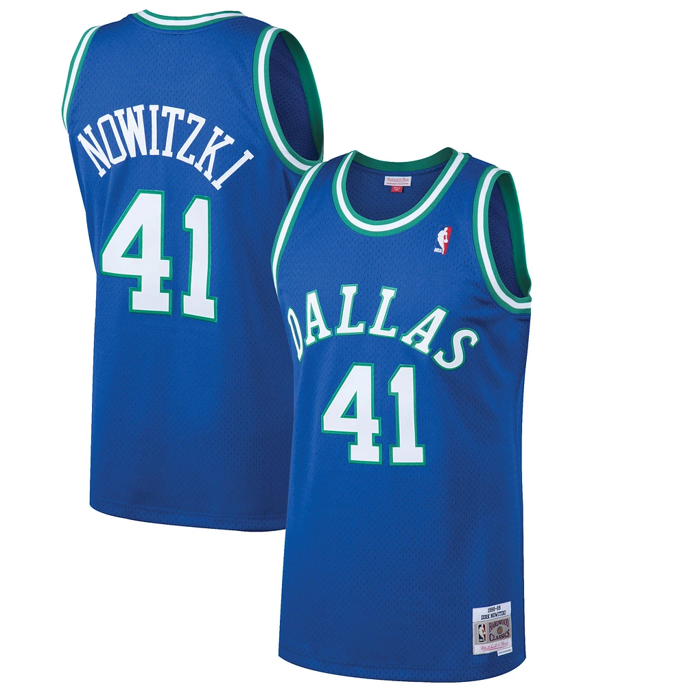 Maillot Mitchell & Ness Dirk Nowitzki Dallas Mavericks 1998/99 Hardwood Classics Swingman pour homme, bleu
