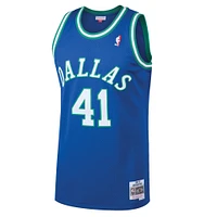 Maillot Mitchell & Ness Dirk Nowitzki Dallas Mavericks 1998/99 Hardwood Classics Swingman pour homme, bleu