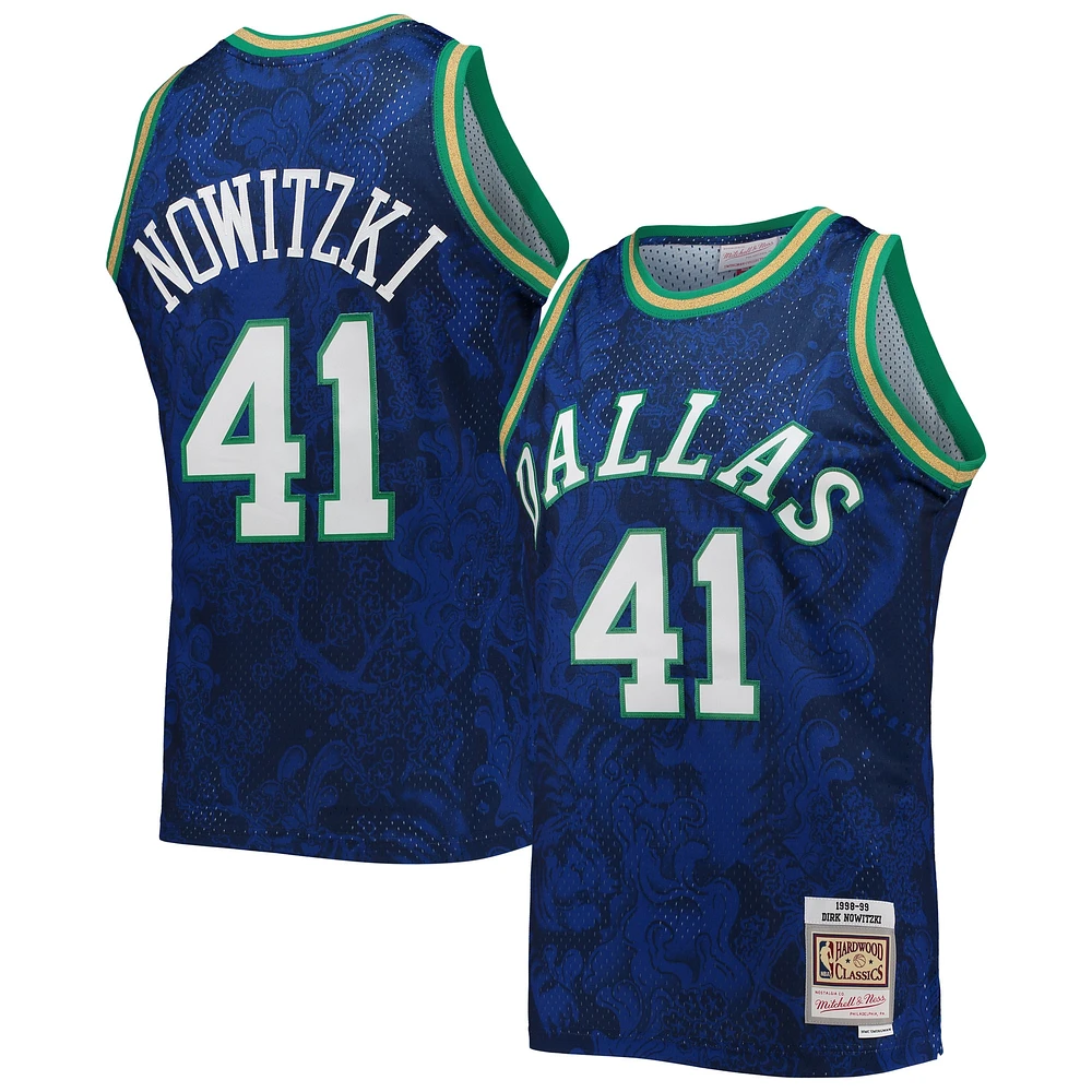 Maillot Swingman du Nouvel An lunaire Mitchell & Ness Dirk Nowitzki bleu Hardwood Classics 1998/99 pour hommes