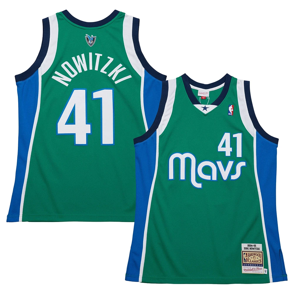 Maillot authentique vert Mitchell & Ness Dirk Nowitzki Dallas Mavericks 2004/05 Hardwood Classics pour homme