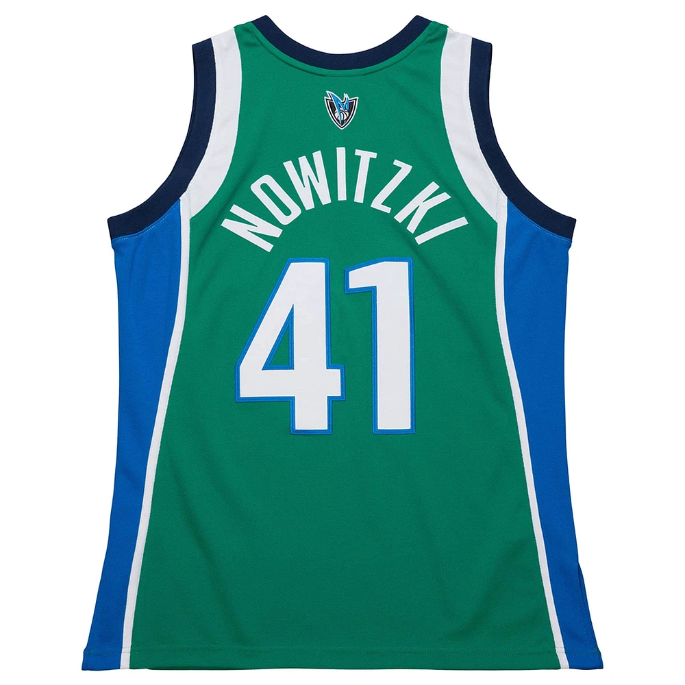 Maillot authentique vert Mitchell & Ness Dirk Nowitzki Dallas Mavericks 2004/05 Hardwood Classics pour homme