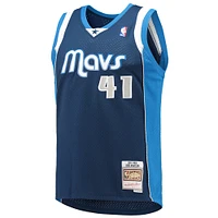 Maillot Mitchell & Ness Dirk Nowitzki bleu marine Dallas Mavericks 2011/12 Hardwood Classics Swingman pour hommes