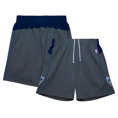 Short Mitchell & Ness gris pour homme Dallas Mavericks 2003/04 Replica