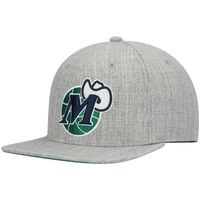 Men's Mitchell & Ness Heathered Gray Dallas Mavericks Hardwood Classics Team 2.0 Snapback Hat