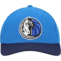 Casquette pour homme Mitchell & Ness Royal/Navy Dallas Mavericks MVP Team Two-Tone 2.0 Stretch Snapback