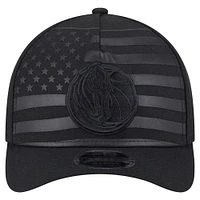 Casquette ajustable A-Frame 9FORTY noire pour homme avec drapeau du jour de match des Dallas Mavericks de New Era