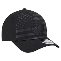 Casquette ajustable A-Frame 9FORTY noire pour homme avec drapeau du jour de match des Dallas Mavericks de New Era