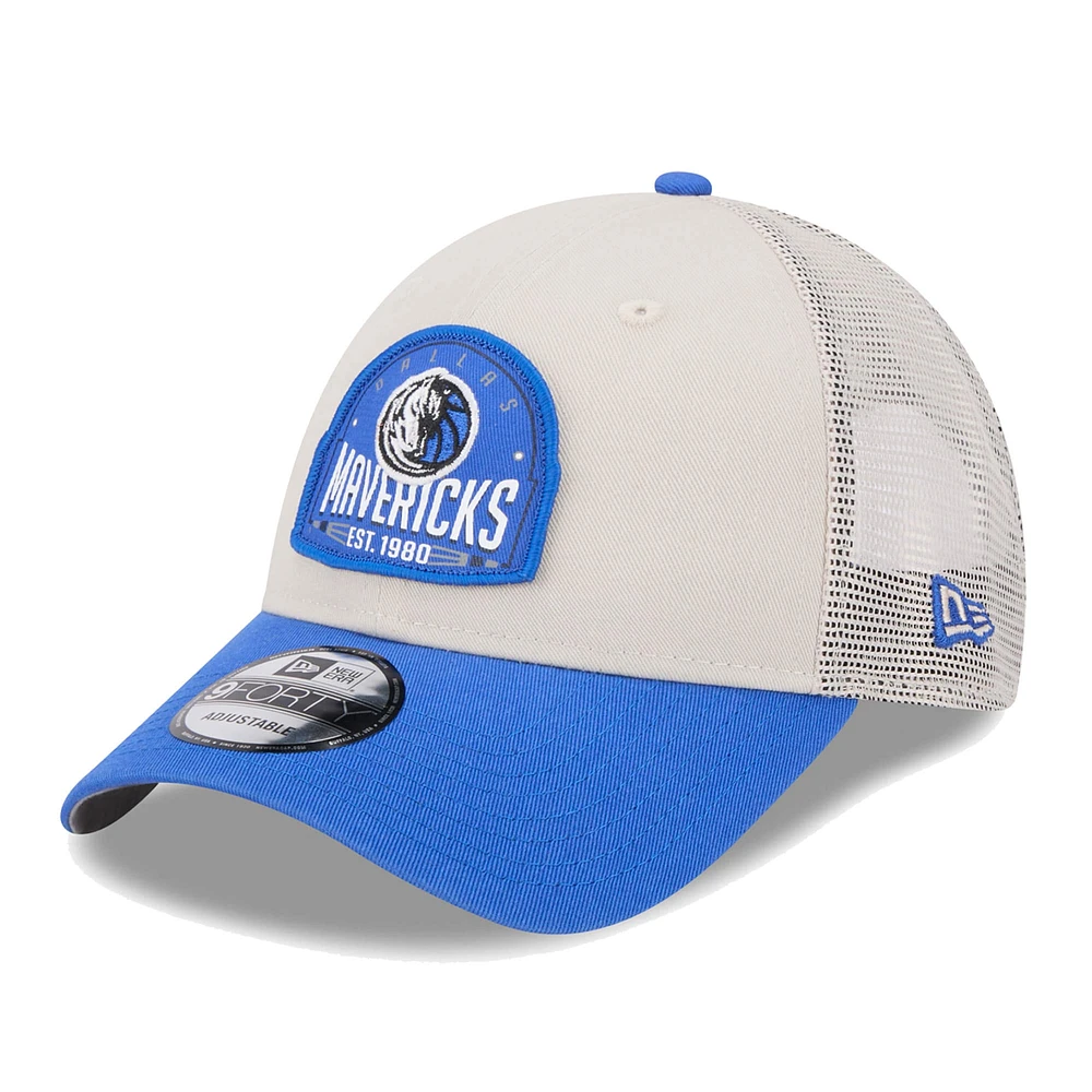 Casquette réglable 9FORTY New Era pour hommes, kaki/bleu, Dallas Mavericks Throwback Patch Trucker